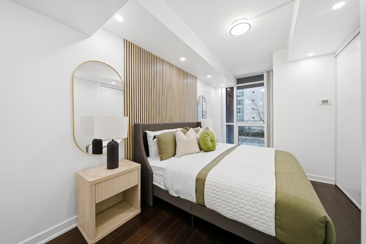 2-Storey Townhome near the CN Tower & Sleeps 10 - B&B Toronto