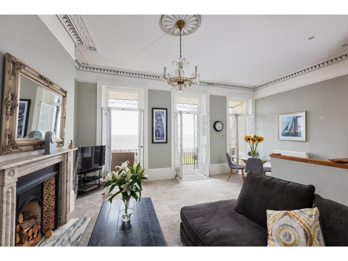 Beach View: Stunning sea view & balcony apartment - B&B Ramsgate