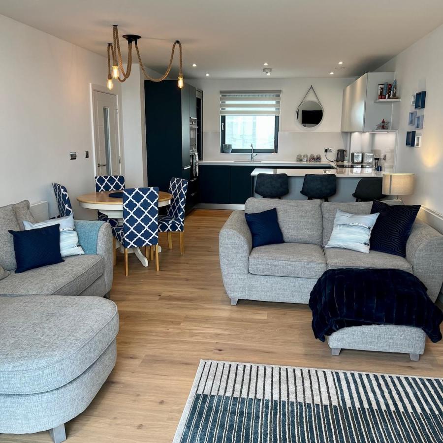 Seafront retreat - Beachfront Luxury Apartment with Panoramic Sea Views, Balcony & Parking space - Chambres d'hôtes Ramsgate