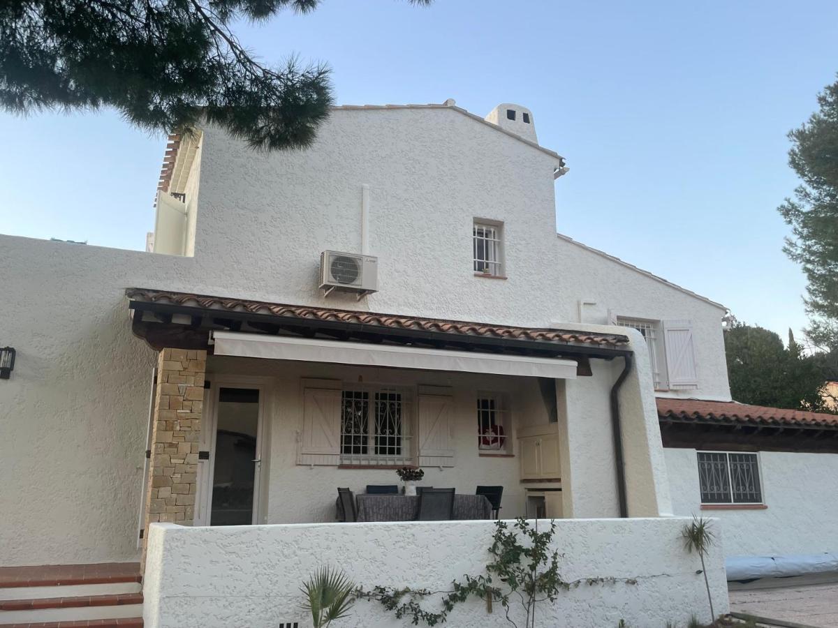 Villa les 3 lumières 8-10 personnes, Clim, piscine à proximité des plages - Chambres d'hôtes La Ciotat