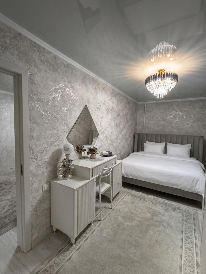 Двухкомнатная, уютная квартира в центре - Bed and Breakfast Bisjkek