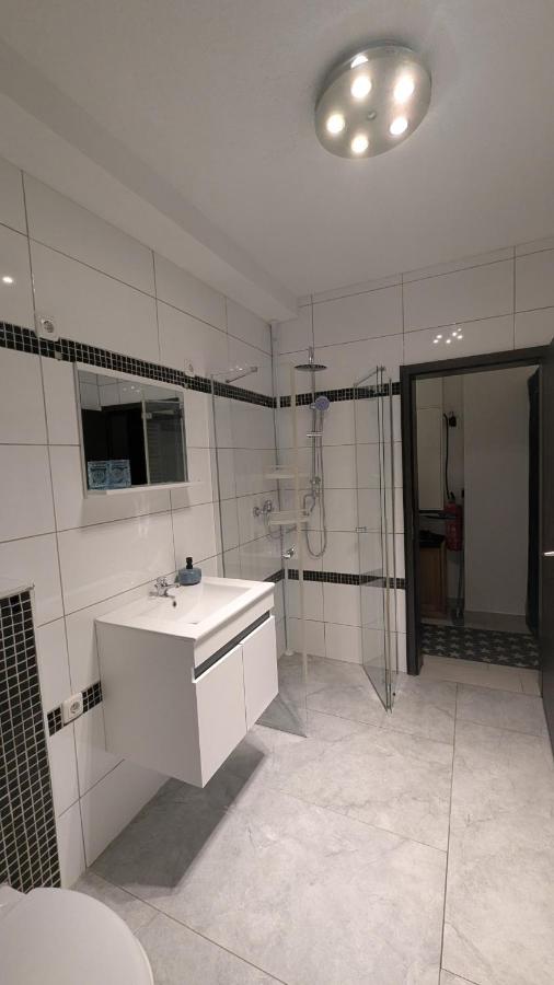 Studio mit Küche und eigenem Eingang hinter dem Haus - B&B Heilbronn