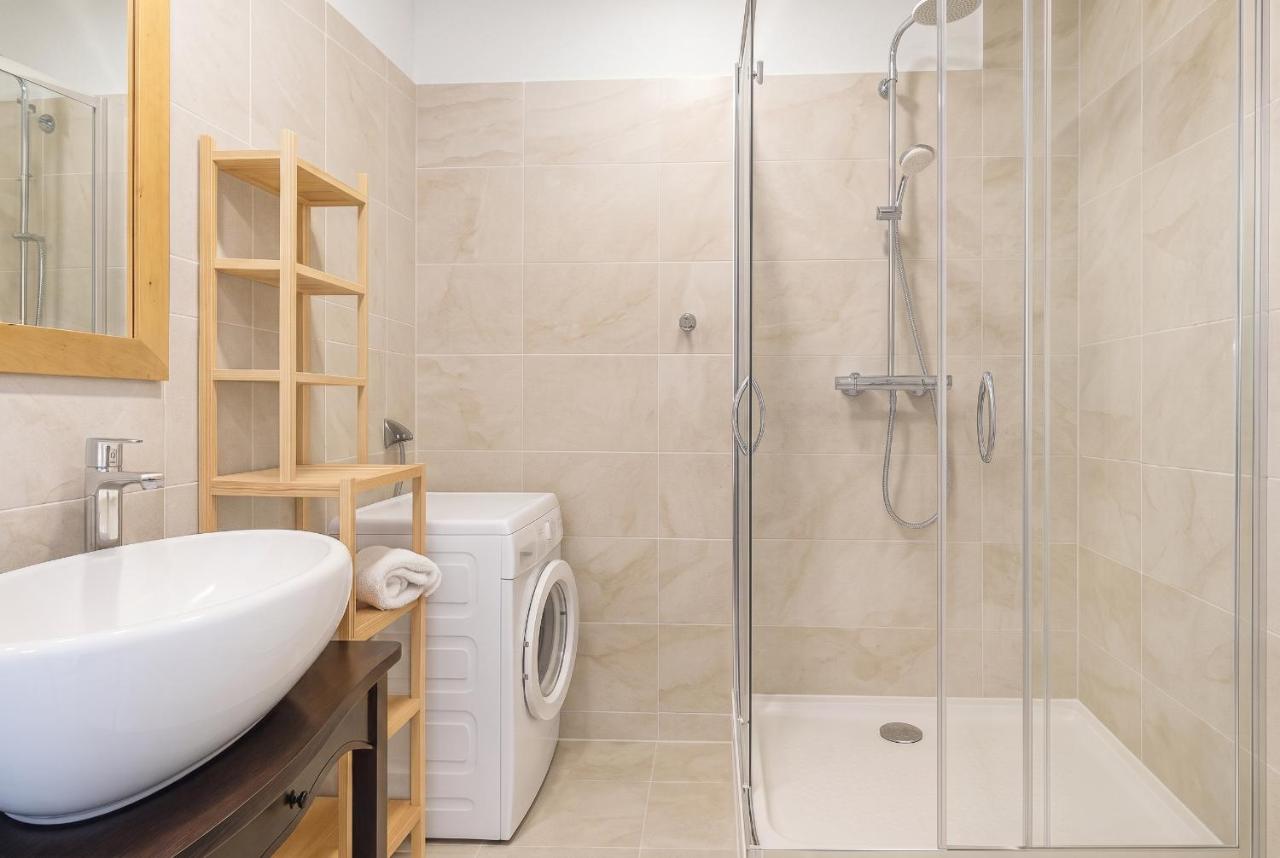 Superior One-Bedroom Apartment