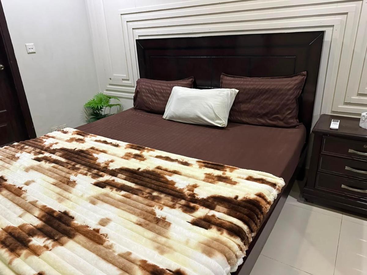 Nestay Comfy 2 Bhk-Cozy Style & Comfort - Chambres d'hôtes Islamabad