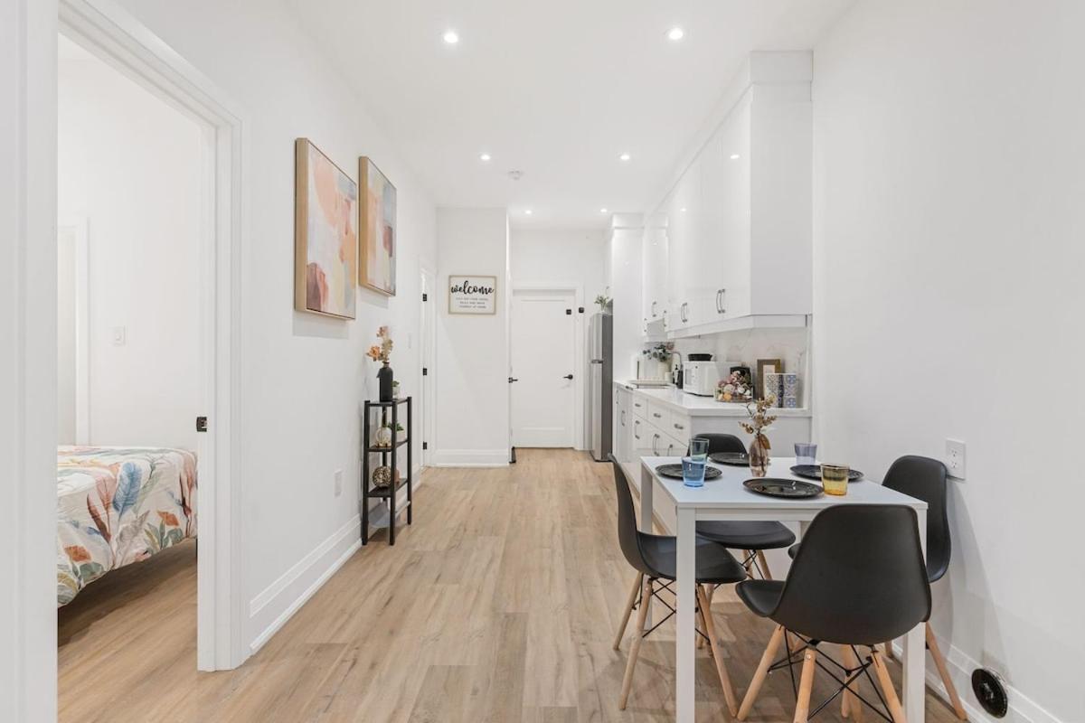 Luxury Private Suite, Parking, TV, Sleeps 3 - B&B Toronto