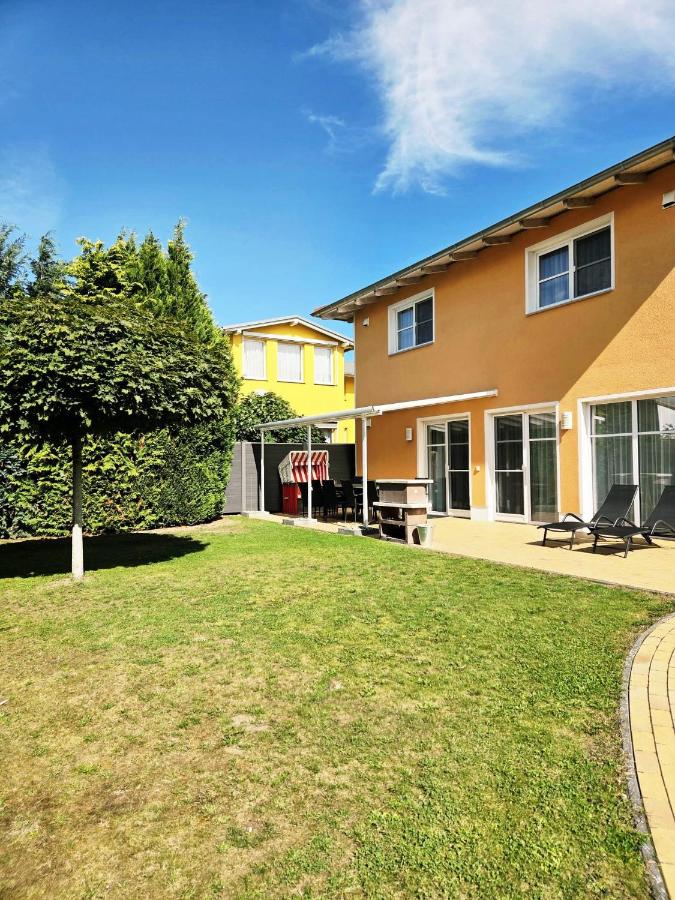 Ferienhaus Koserow mit eigener Sauna und Kamin, 4 Schlafzimmern, ca 650m zum Ostseestrand - B&B Koserow