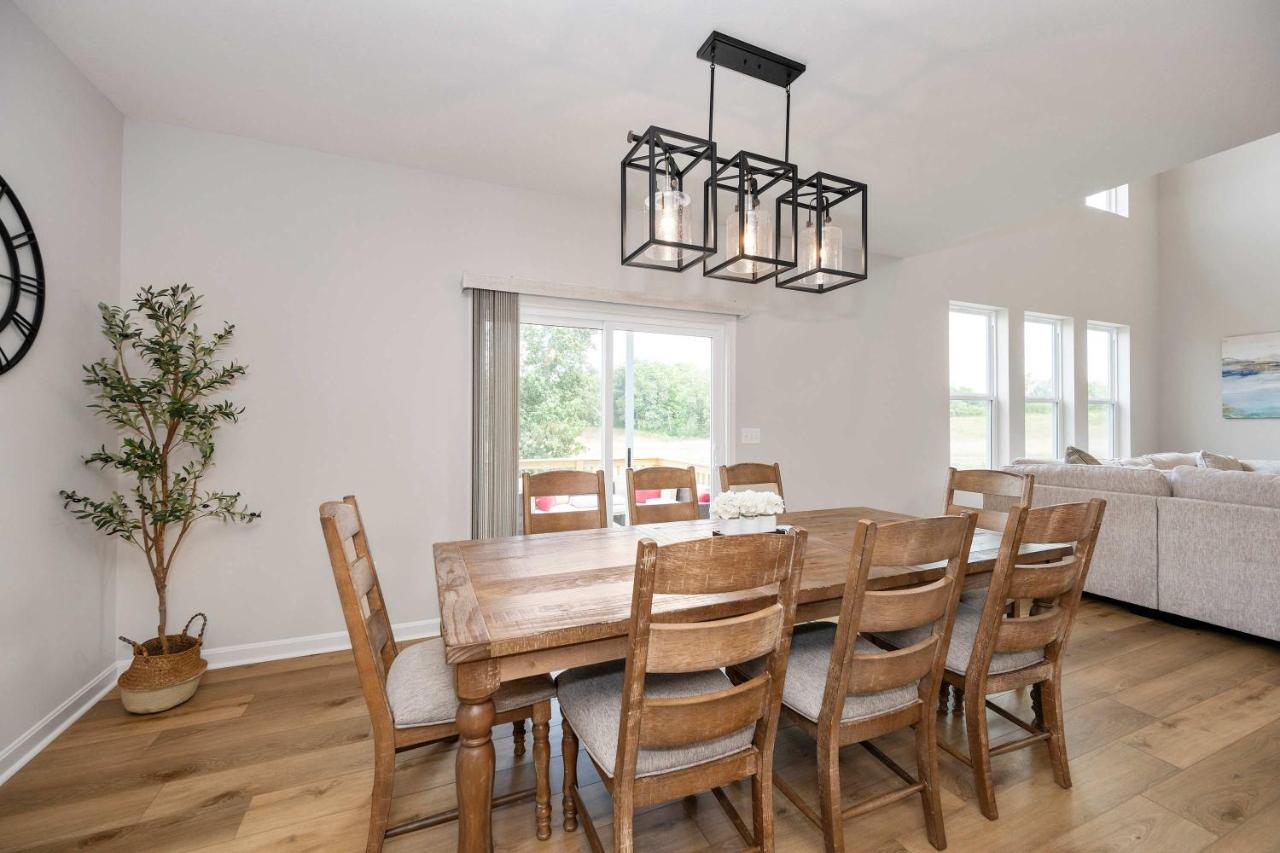 5BR & 4 Baths, Near Ark, Sleeps 12 - B&B Walton