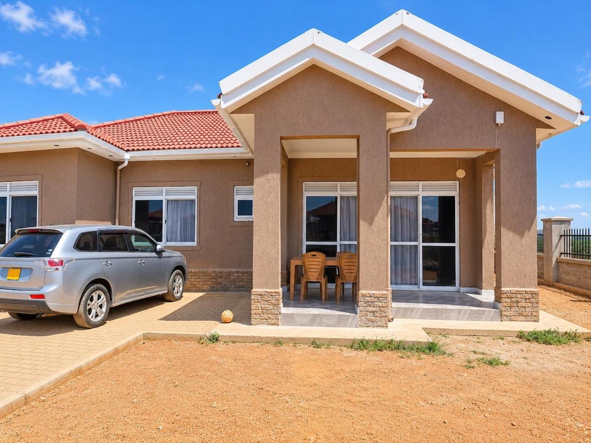 Spacious 4-Bedroom Home with 3 Ensuites - B&B Kigo