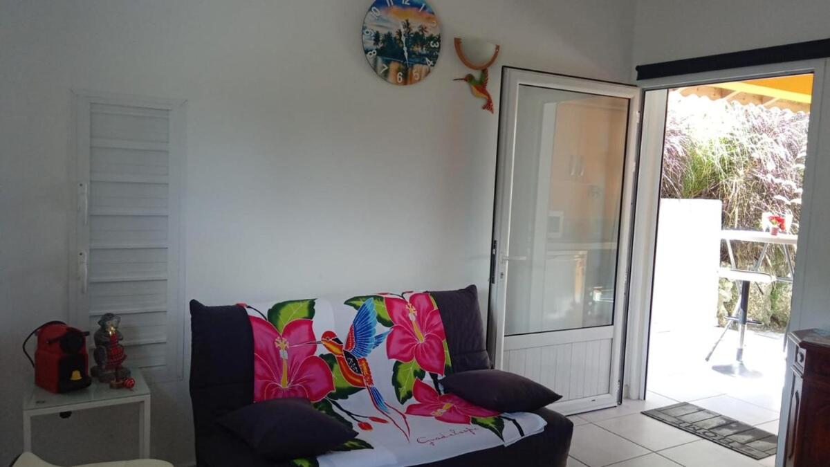 LE COLIBRI charmante maison 2 pieces - 3 personnes - B&B Le Moule
