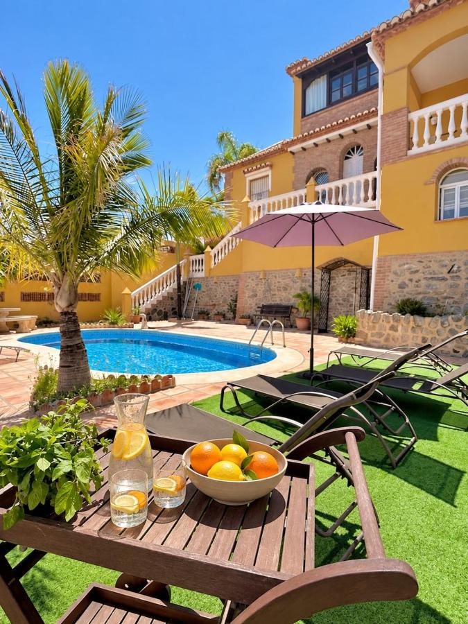CHALET CON PISCINAS Y VISTAS DE ENSUEÑO - B&B Almuñécar