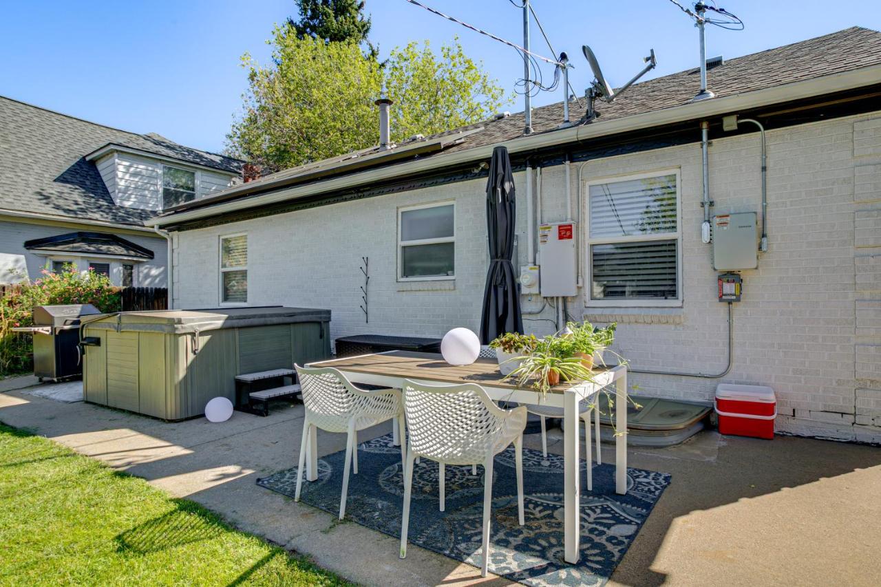 Walk to City Park: Chic Home w/ Hot Tub & Yard - Ferienwohnung Denver
