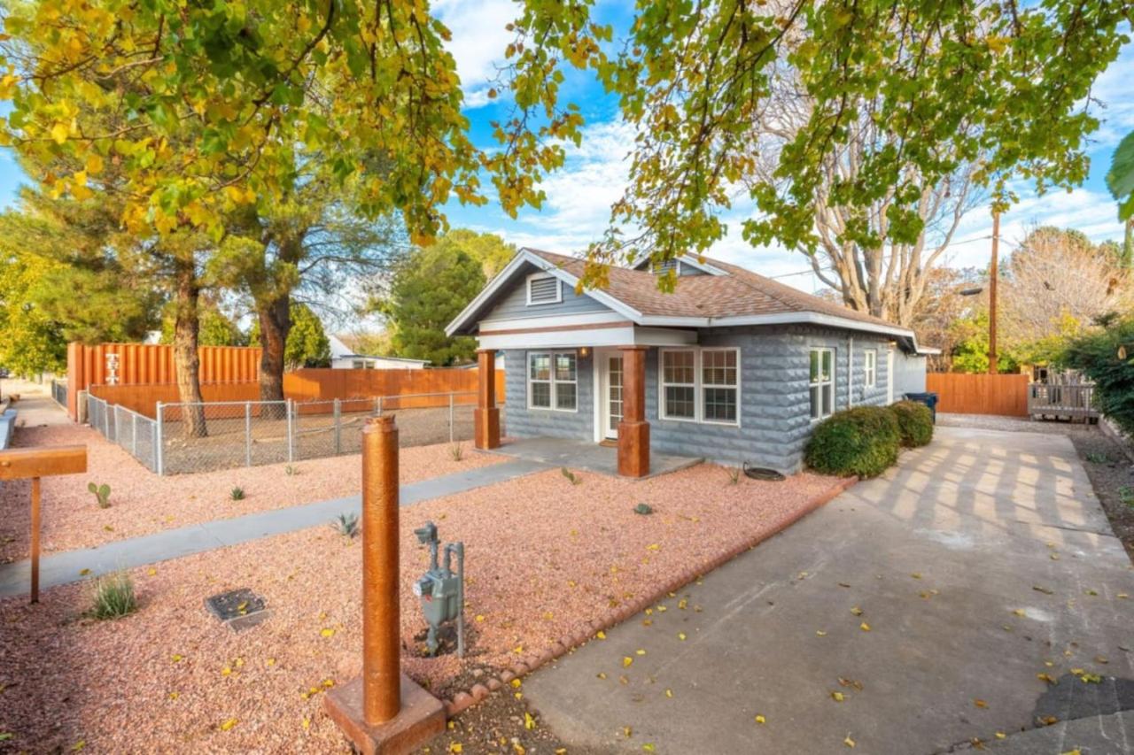Walk to Old Town - Cozy Restored Cottage - B&B Cottonwood