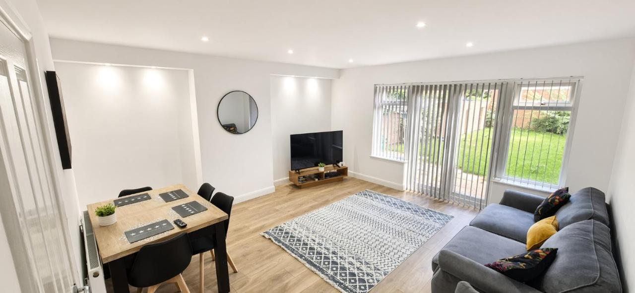 3-Bed House - Quiet - Free Parking - WiFi - Bed and Breakfast Rugby