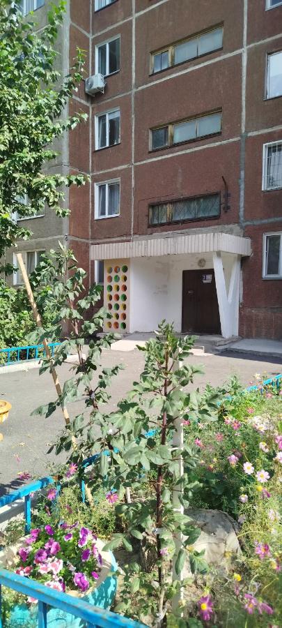 Уютная двухкомнатная квартира в центре - Chambres d'hôtes Pavlodar