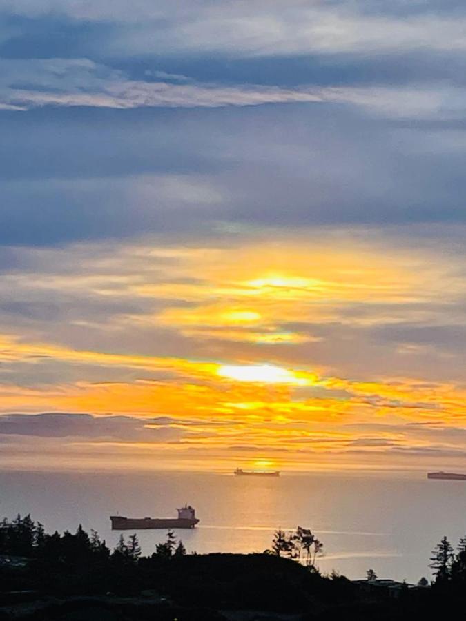 Cozy Studio at OceanVista-Ocean & Mountain View - B&B Victoria