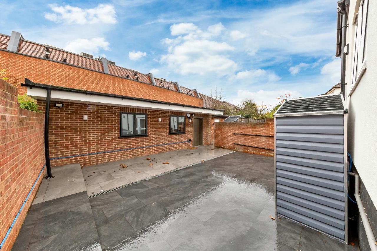 Modern 1 Bed Bungalow - Near Golders Green Station - B&B London