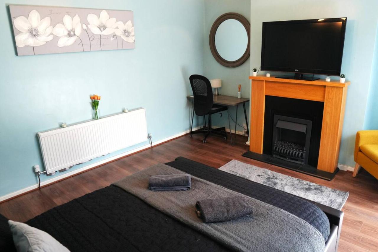 Detached Homestay - Super, King & Double Rooms - Leyland, Preston, Chorley, Lancashire - B&B Leyland