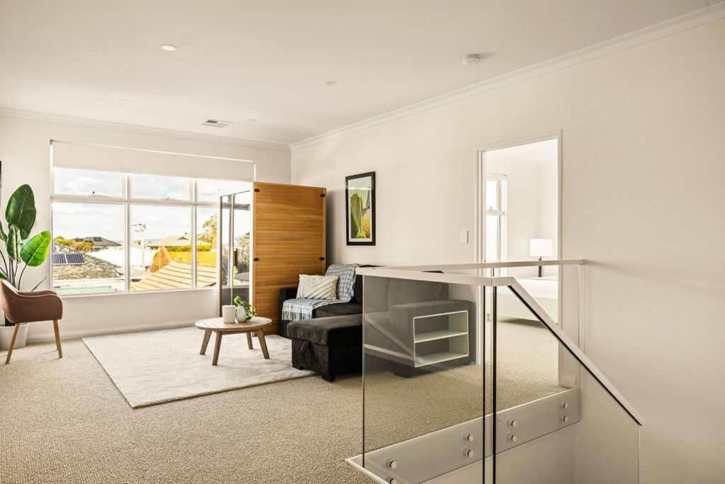 3BR Family Home Near Scarborough Beach Perth - B&B Perth