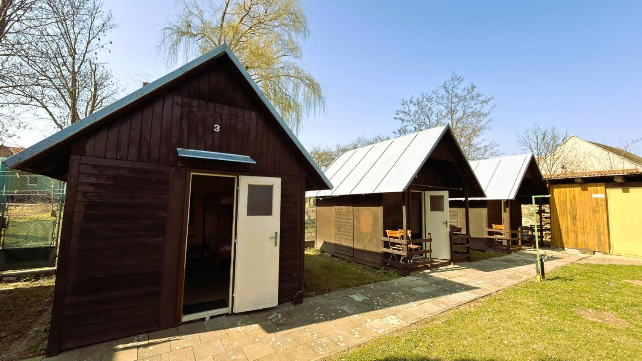 Chatový Camp Havraníky u NP Podyjí - Chambres d'hôtes Havraníky