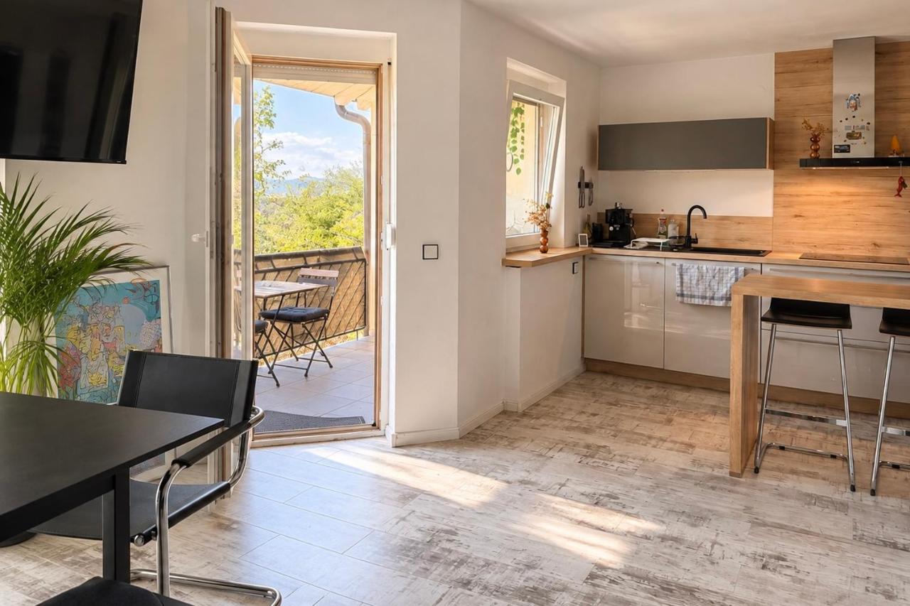 Maisonette mit Balkon & Parkplatz nahe Schweizer Grenze - B&B Küssaberg