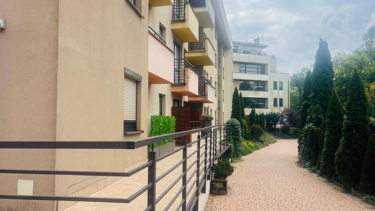 Przestronny apartament PREMIUM, Prywatny taras 17 m2, Wanna plus prysznic - B&B Kielce