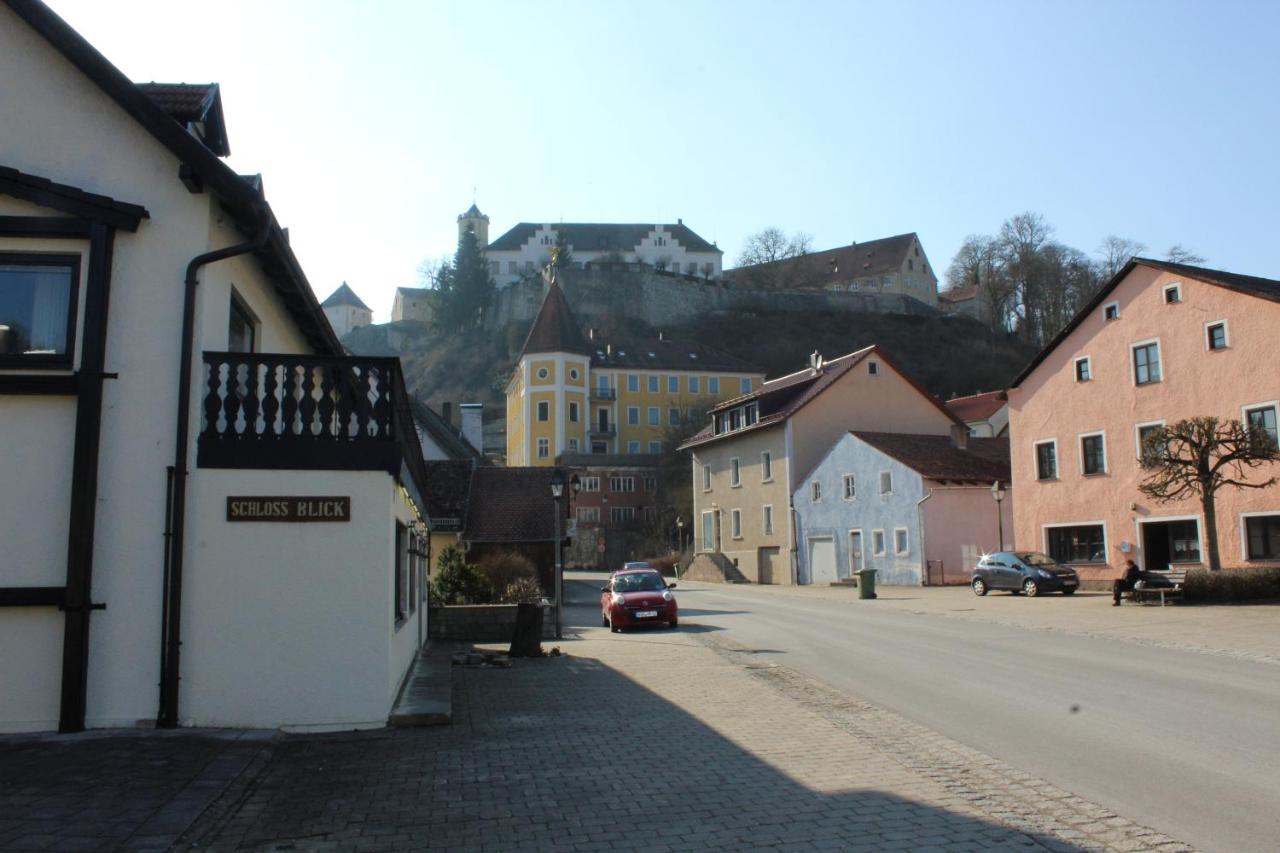 B&B Treuchtlingen - Gasthaus Schlossblick - Bed and Breakfast Treuchtlingen