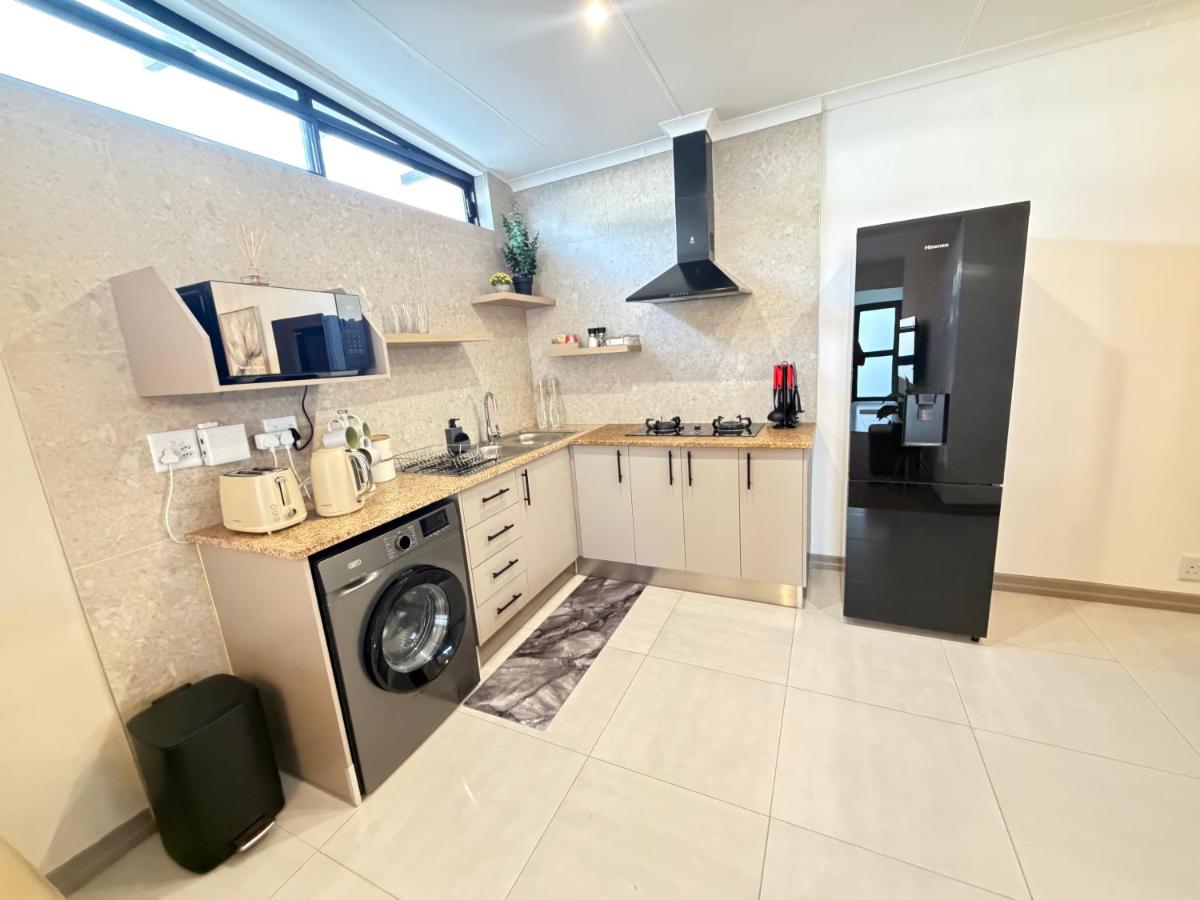 Esmeralda Self Catering Apartment - B&B Windhoek