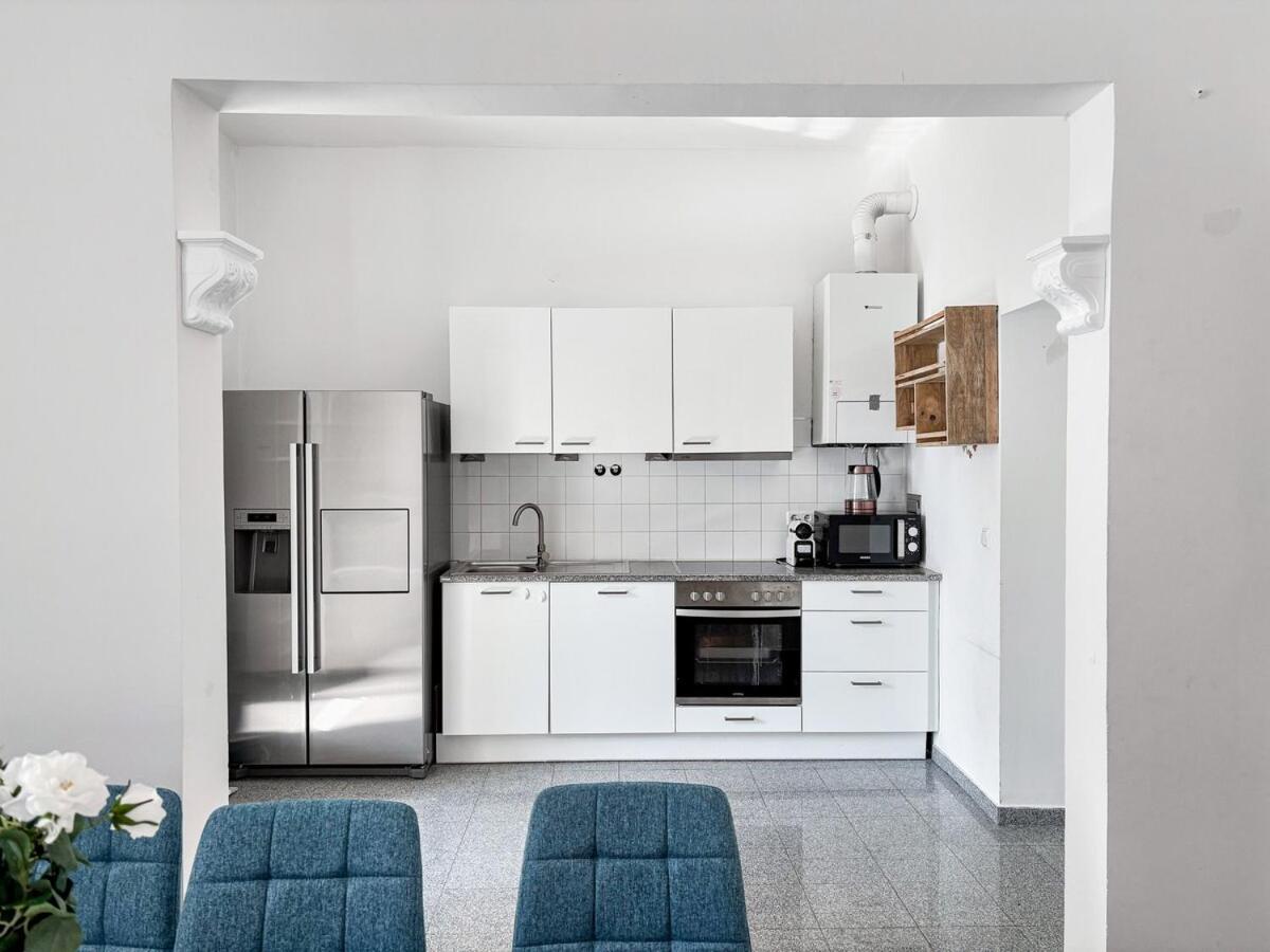 Group-Friendly 3BR I Near Metro and Main Station - Bed and Breakfast Wenen
