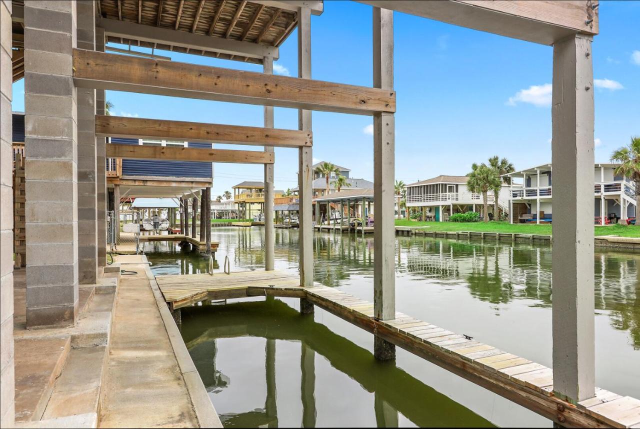 Sea Isle Sailfish Canal front in popular Sea Isle Pet Friendly - B&B Galveston