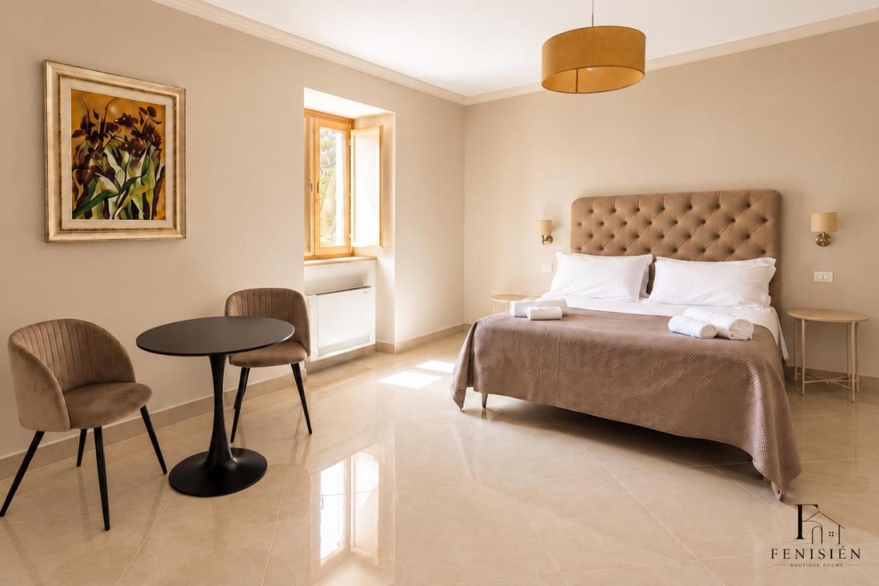 Fenisien Boutique Rooms - B&B Condurso