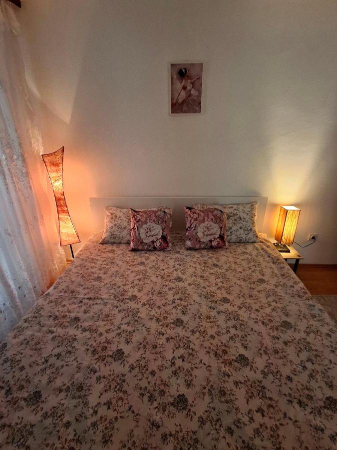 Central Apartment with Private Parking - B&B Ocrida