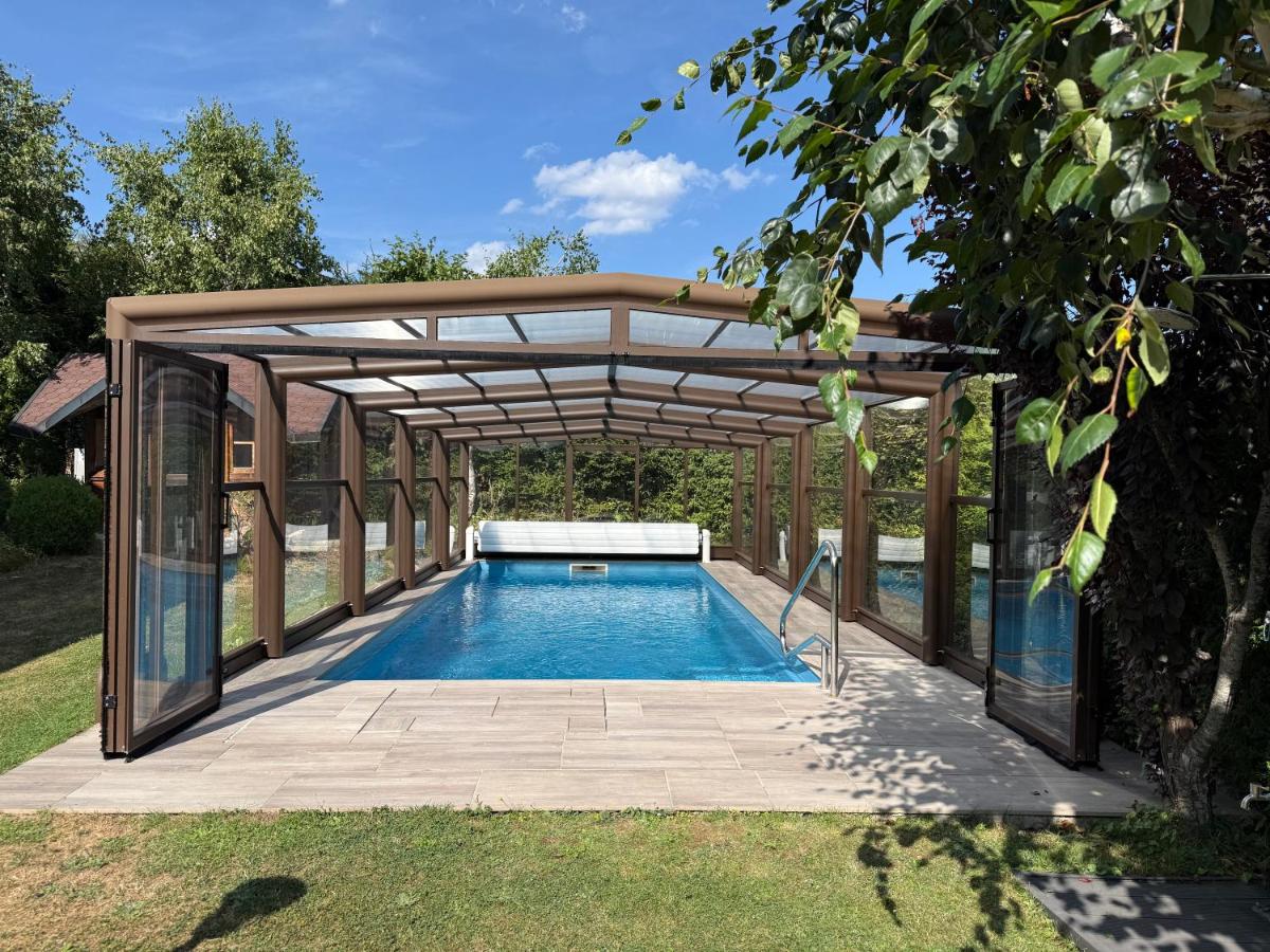 Haus am Rotkreuzweg mit Pool - B&B Feldberg