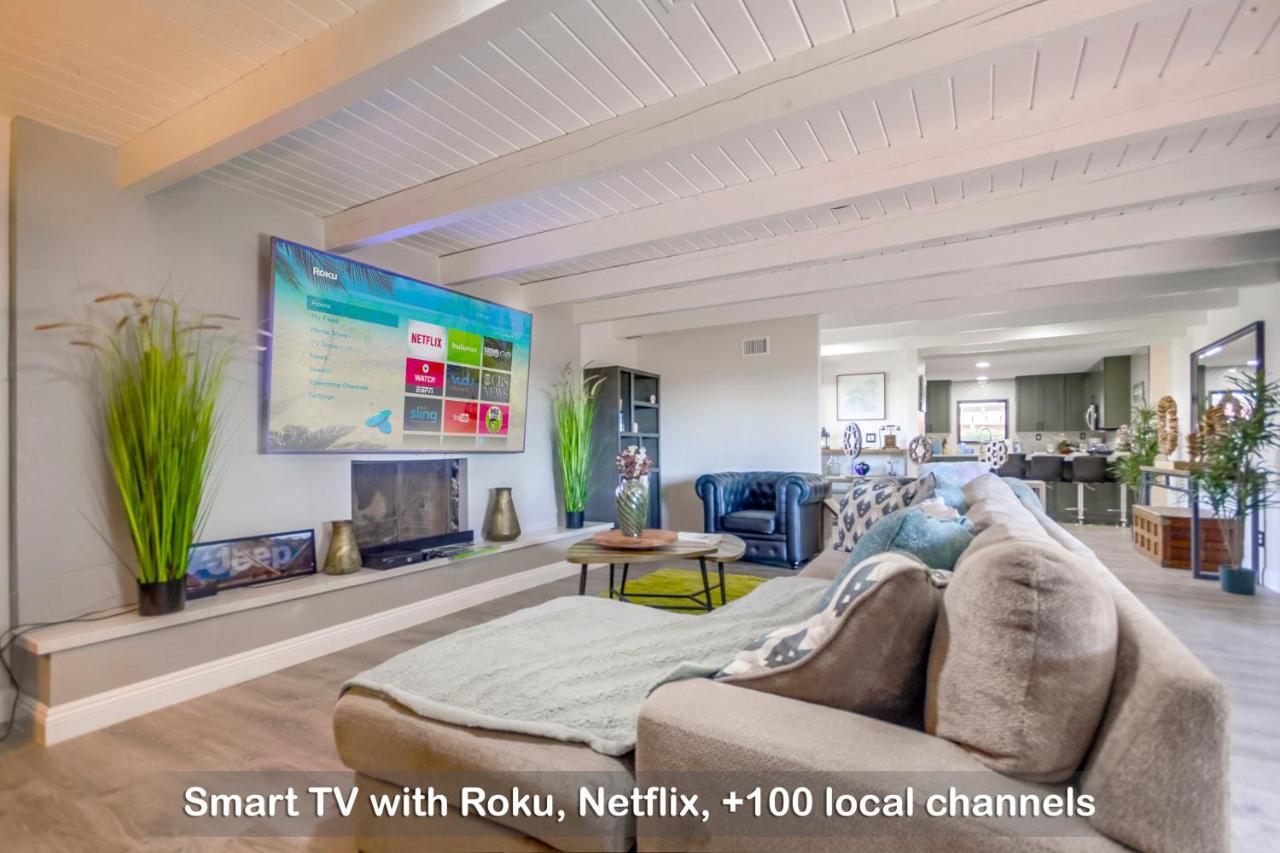 Entire Private Home with Gated Yard, 100 inch TV, 1 Gbps WiFi, 3 Bedrooms 2 Bathrooms Available Now - B&B San Diego
