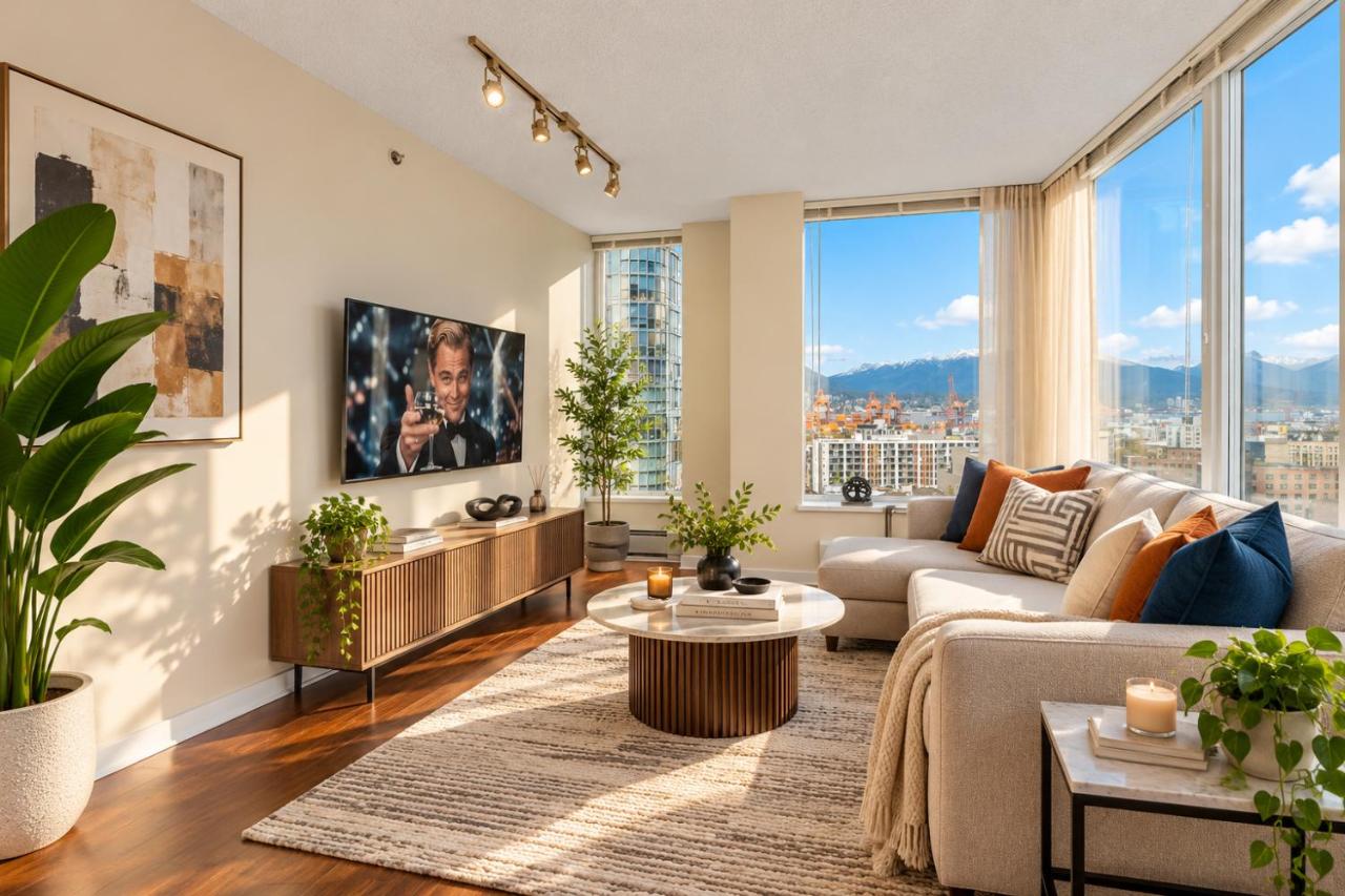 Modern Keefer Place 2BR Sanctuary - B&B Vancouver