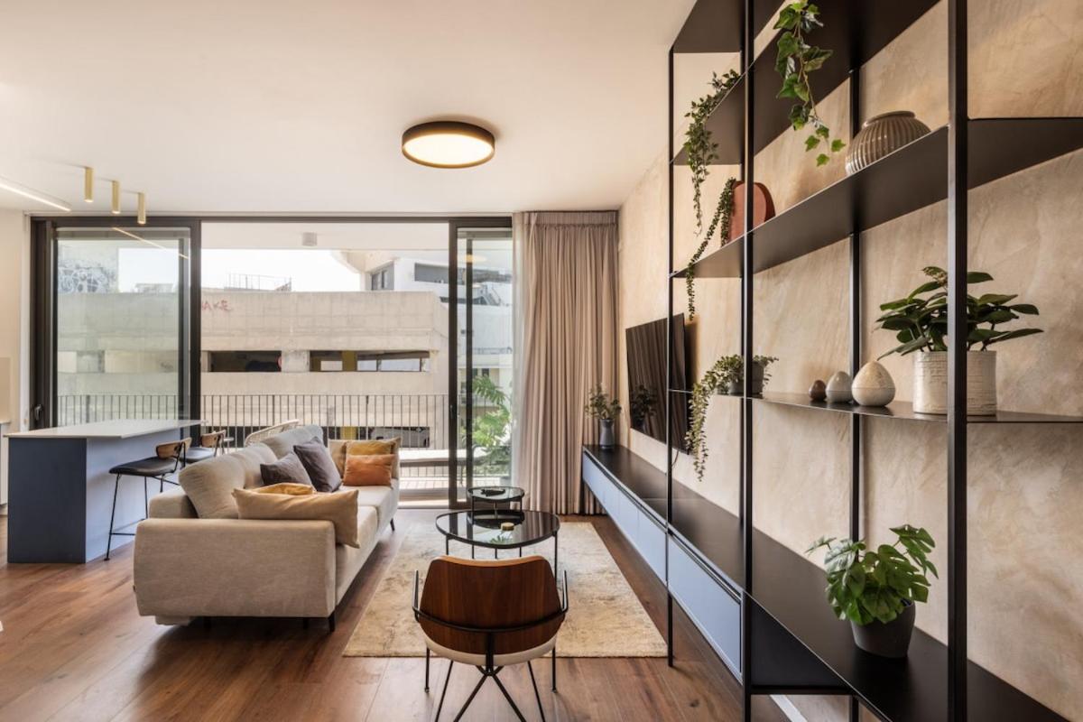 Mamad 2BR Walk to Beach & City by SeaNRent - B&B Tel Aviv