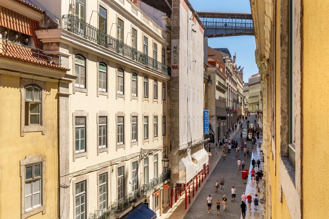 WHome Colorful Portuguese-Style Apartment in Chiado - Bed and Breakfast Lissabon