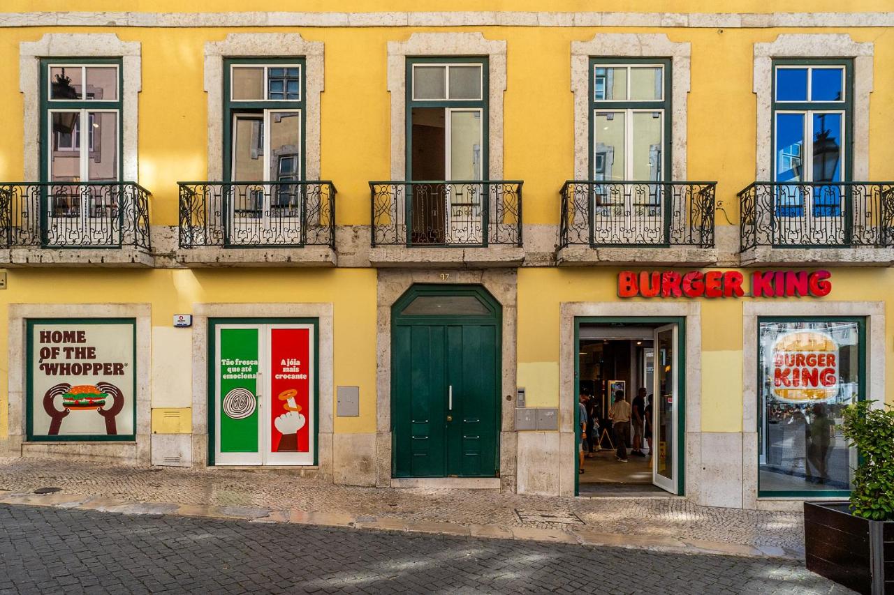 WHome Colorful Portuguese-Style Apartment in Chiado - Bed and Breakfast Lissabon