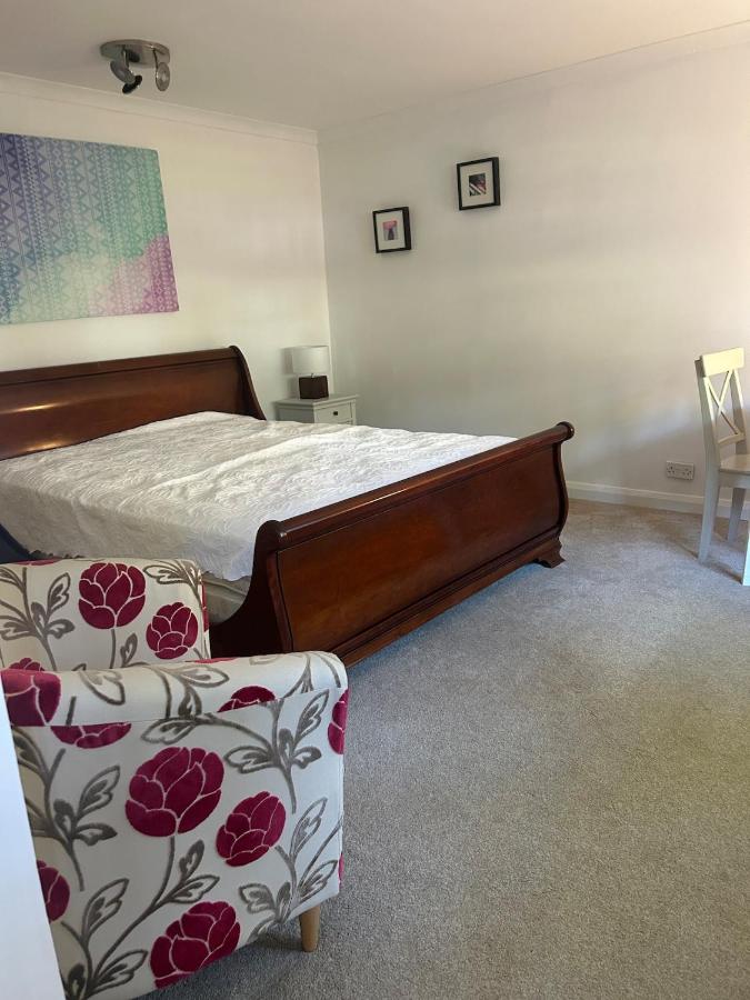 Pretty, spacious and quiet one bedroom garden flat - Ferienwohnung Seal