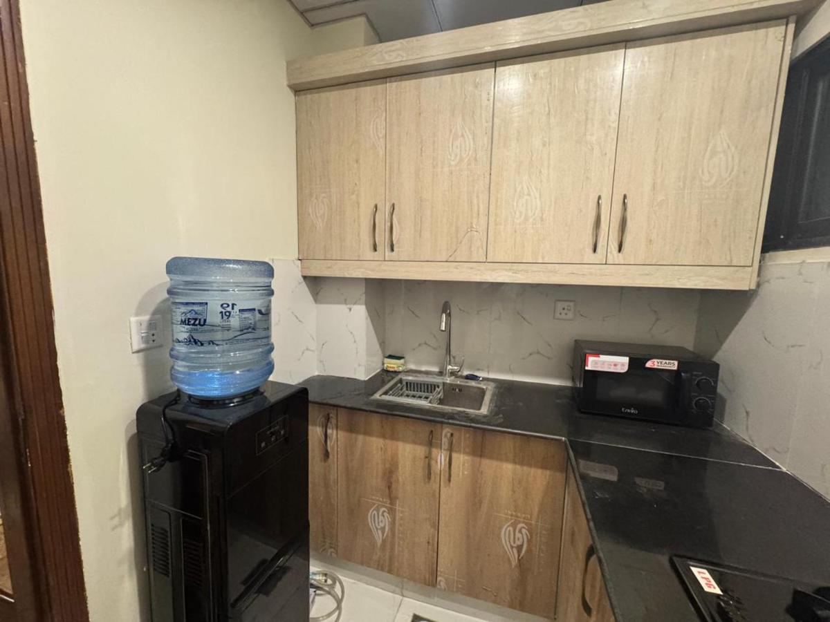 Premium 1BHK Retreat, 55 Inch LED, Netflix - B&B Rawalpindi