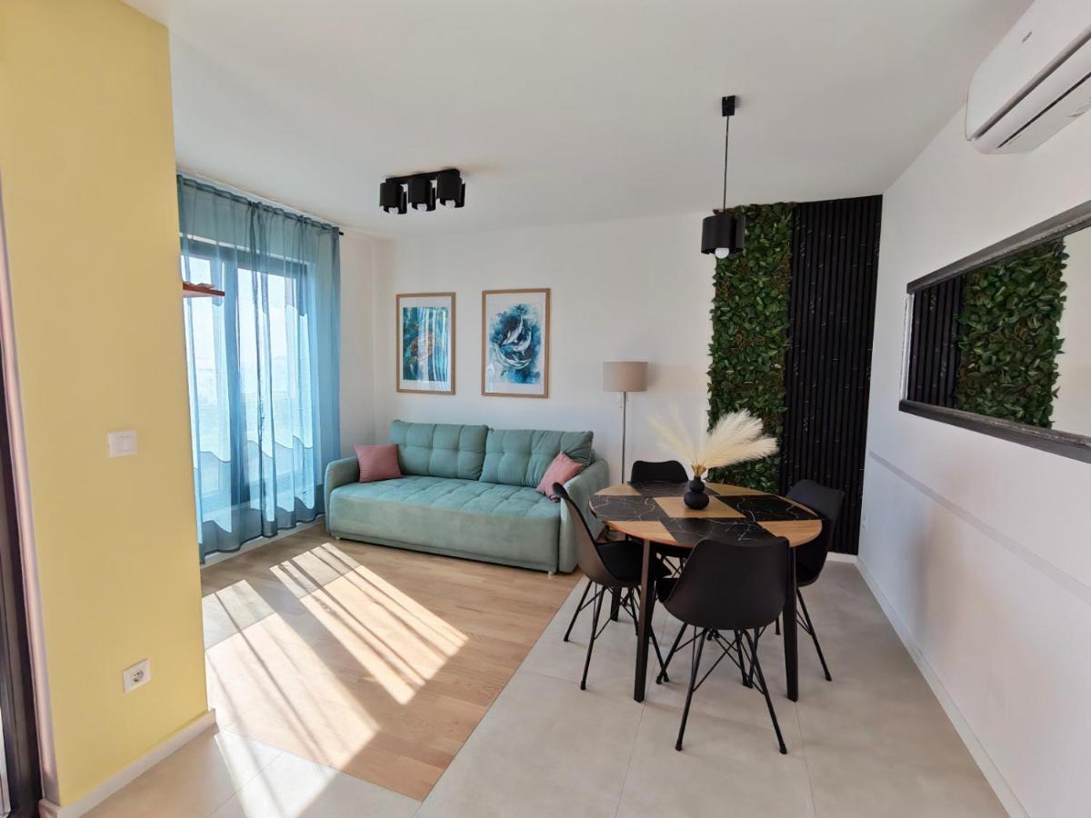 Spyro Apartment- Private rooftop terrace, jacuzzi & seaview - B&B Podstrana