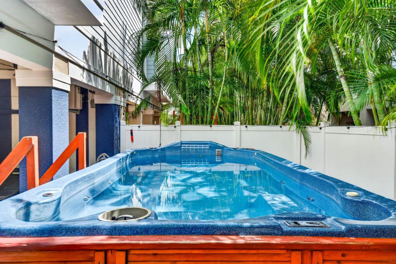 Tropical Treasure Beach Villa - B&B Saint Pete Beach