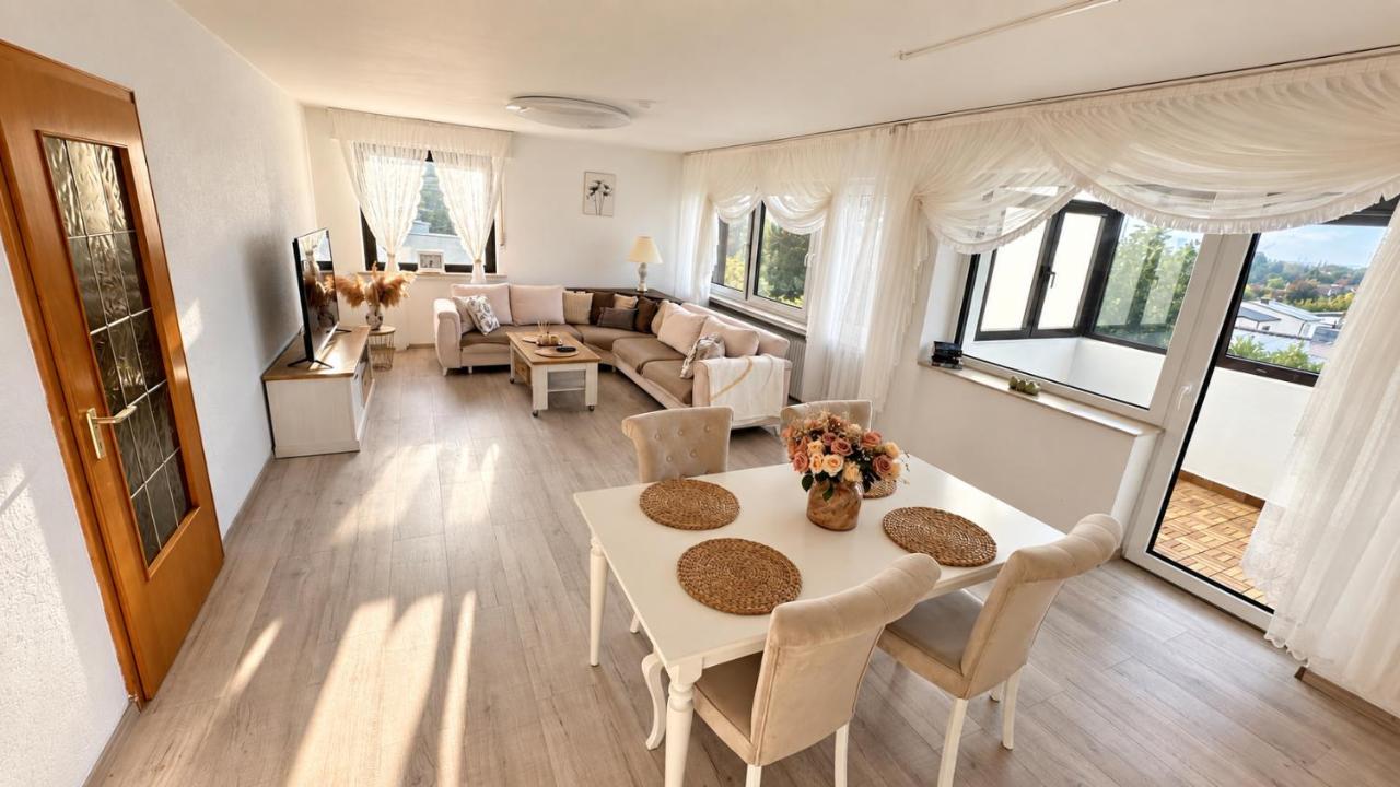 Spacious 2-Bedroom Apartment with Parking & Conservatory - B&B Herne
