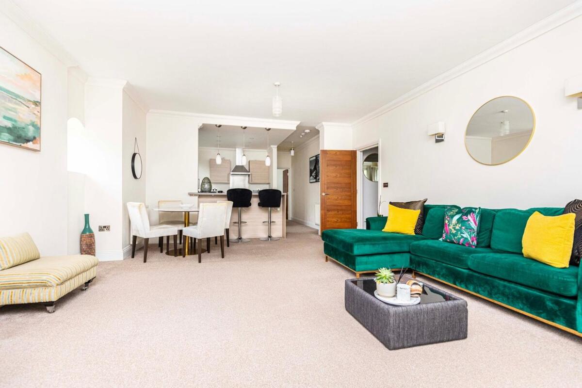 Spacious Talbot Woods Retreat,2 Bedroom Apartment with 2 En-Suites - B&B Bournemouth