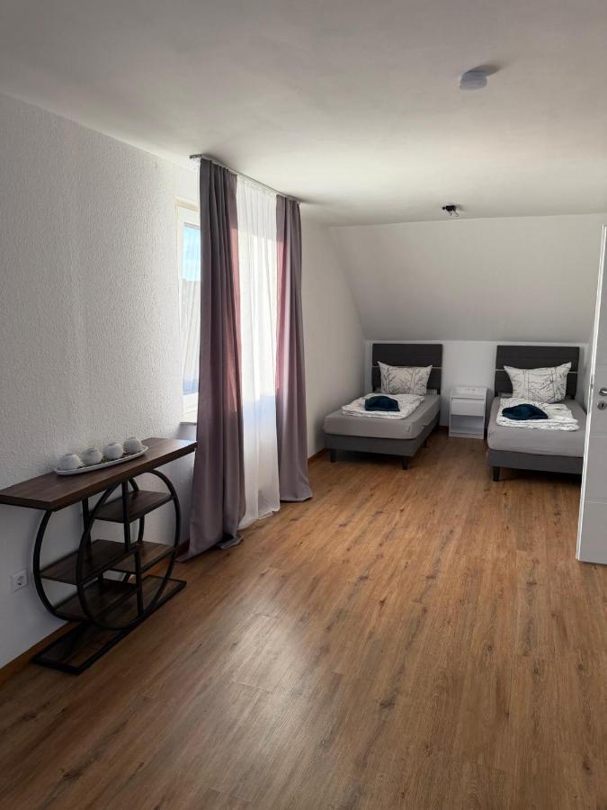 Goldstar 4 Zimmer Wohnung Hannover Sehnde mit Balkon und Garten - B&B Sehnde