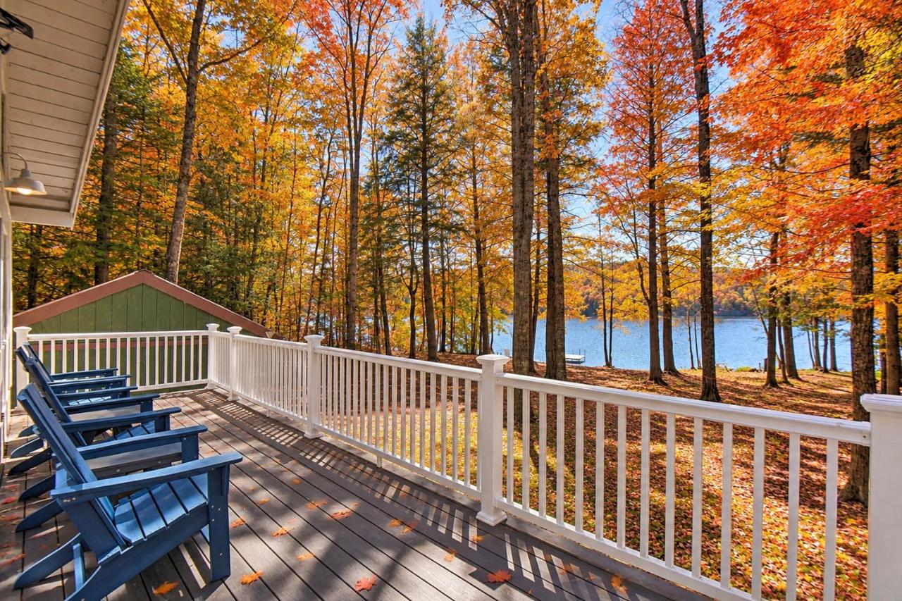 Cozy Maine Lakefront Escape | Fall Foliage & Fire - Bed and Breakfast Limerick