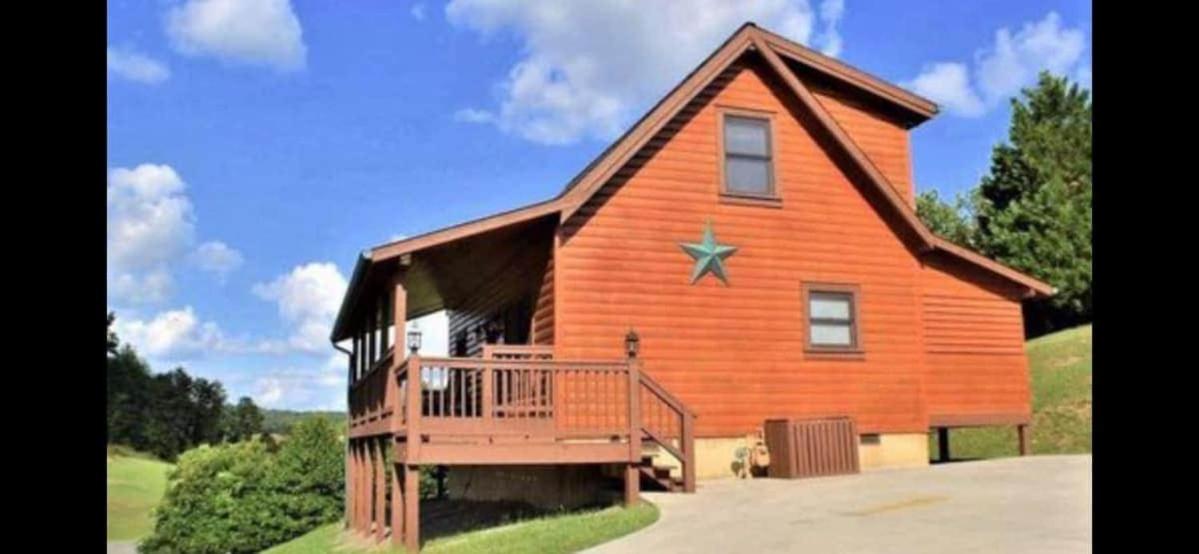 Location! Near attractions! Pet friendly! Hot Tub! - B&B Pigeon Forge