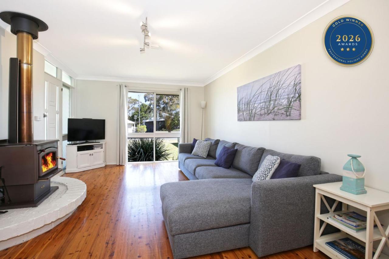 Hayes Beach House I Award Winner I 4 Mins to Beach - Ferienwohnung Callala Beach