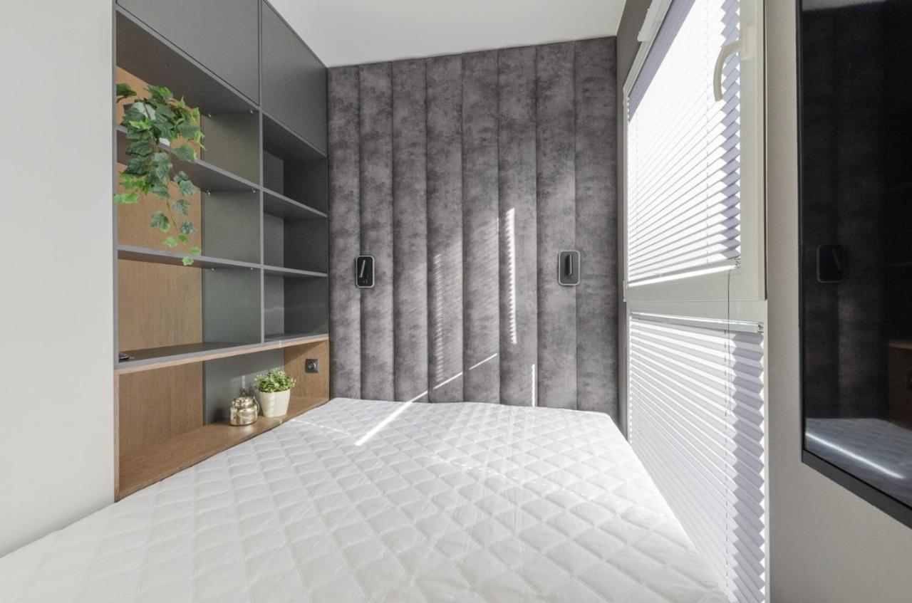 Black - 77 Apartments Wigury - Dostęp na KOD - Parking - Centrum - Blisko Piotrkowska - Galeria - Klimatyzacja - FV - NOWOŚĆ - NEW - Ferienwohnung Łódź