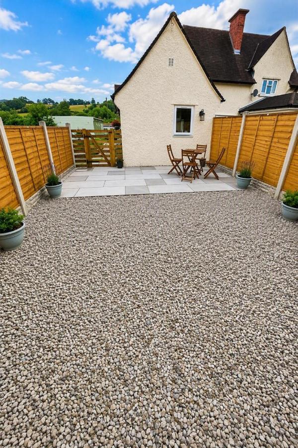House Sleeps up to 4 with free Parking and Pets Welcome! - Bed and Breakfast Llanfyllin