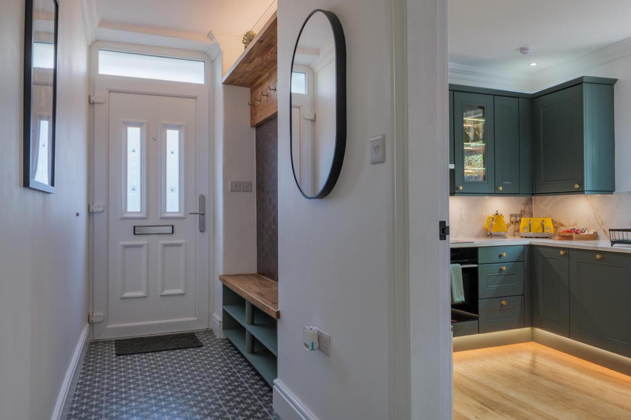Beckside Cottage, Luxury Retreat with Garden, Park & Beck Views - B&B Windermere